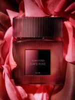 ⁦Tom Ford Café Rose Perfume – Romantic Luxury Floral Scent⁩ - الصورة ⁦5⁩